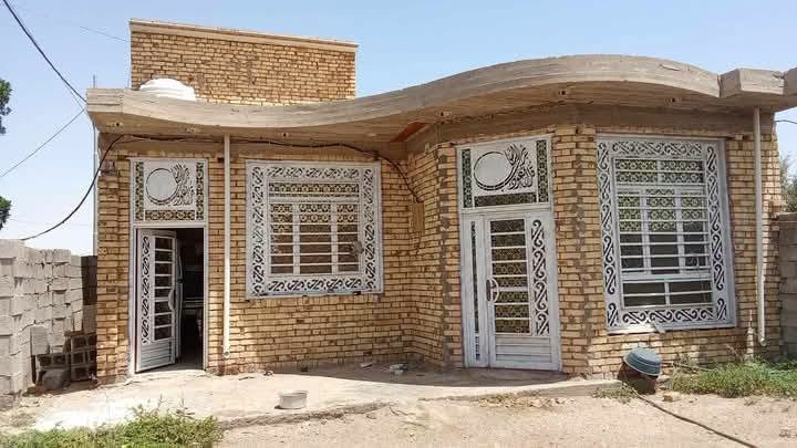 سلام عليكم 
بيت للبيع  الكوت اليوسفيه 
 مساحه 300
قريب عن التبليط
غرفتين +صاله+مطبخ+استقبال+حمامين
سعر ورقم خاص
