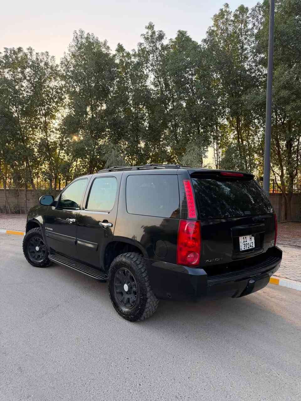 السلام عليكم 
جي ام سي يوكن GMC YUKON للبيع 
موديل ٢٠٠٧ لون اسود . رقم بغداد الماني جديد
مواصفات SLE 
شادلها عازل حراري على كل الجام
داش كام ( كامرة تصوير امامي ) 
لايتات امامي ليد
بك لايت مسطره طويله
شاشه جبيره نوع برافيكو كار بلي و اندرويد اوتو
كامرة خلفيه 
حساسات خلفية
كشنات جلد لون بيجي
تخم تاير جديد و منضومة تبريد جديدة
مضاف اليها منضومة غاز مع خزان ٨٠ لتر غاز
السياره اصولية و استيراد قديم لا حديده ولا امعلايه 
و التحويل ثاني يوم
السعر ١٦٠٠٠ دولار - يعني ١٦٠ ورقة
مكان السيارة بغداد اليرموك
للاستفسار 
***********
