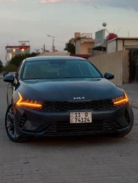كيا K5 2024 للبيع فقط – فئة EX اللون فيلي المواصفات: * محرك 1600 تيربو...