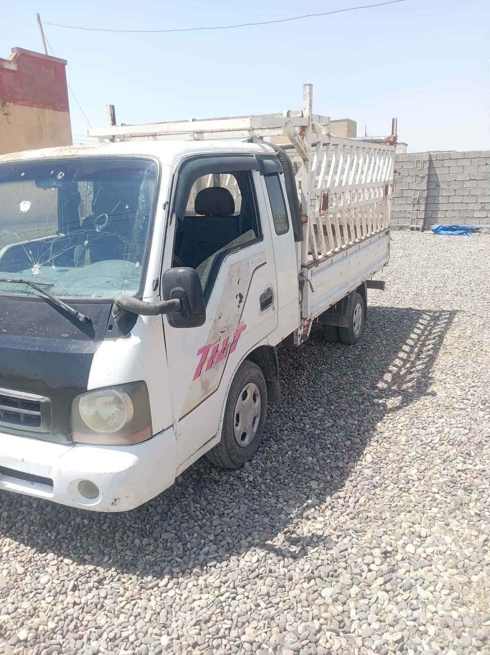 السلام عليكم يوجد كيه 2001 لبيع أدوات السعر ٣٢ وبيه مجال اتصل عل رقم *********** بدون 

 محجل
