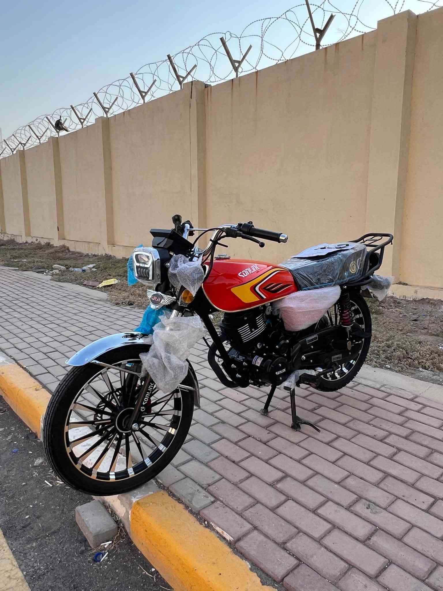 السلام عليكم
للبيع دراجه سونلينك زيرو 2025 لون مميز
الدراجه بعدها بجيس الشركه حيل نضيفه 
ماشيه اقل الشهر وياها سويجات ثنين ومنفيس
واسويلك مكاتبه مكان الدراجه بيجي 
سعرها 950 وبي مجال هـ : ***********
