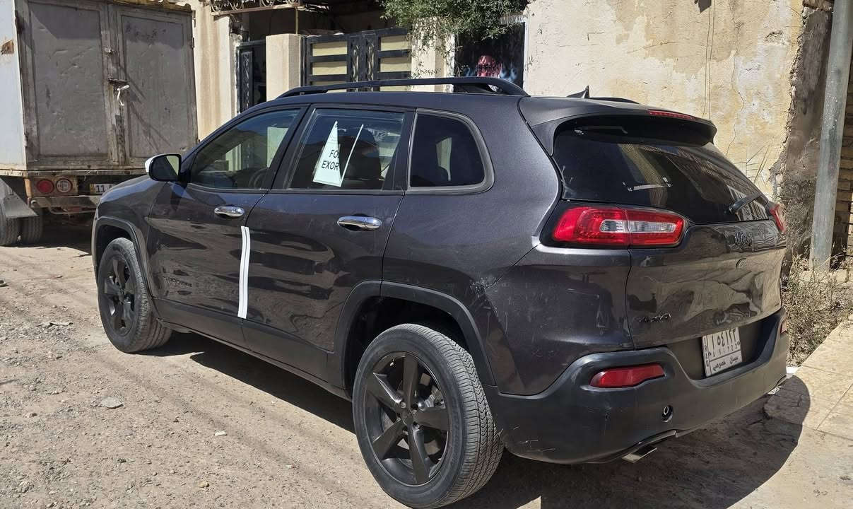 سلام عليكم جيب بزون شيروكي مديل 16 سياره جاهزه وحلوه حادثها بنيد وجاملغ وبيها سونار  للبيع او مراوس 
***********
