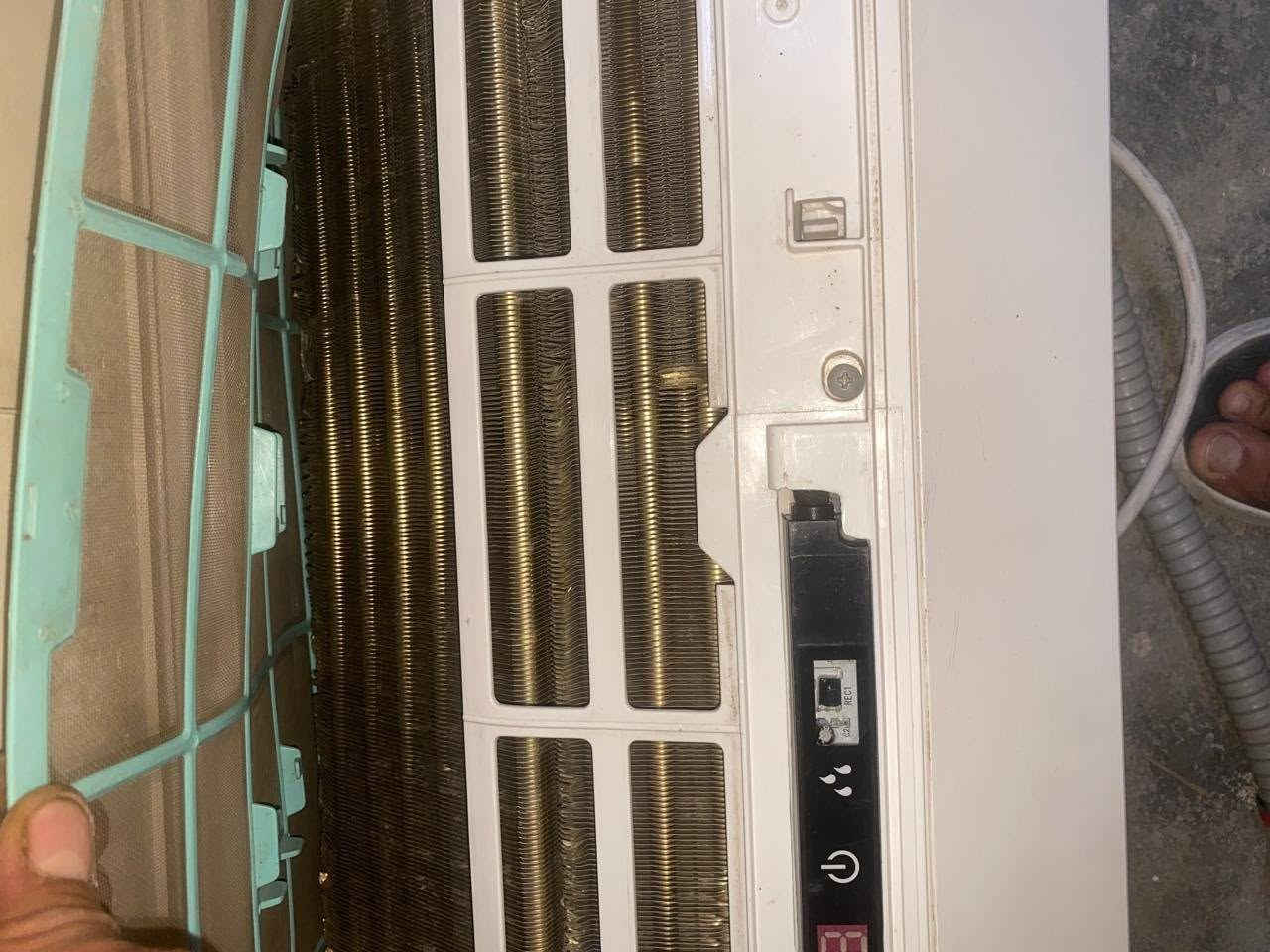 السلام عليكم عندي قطعتين داخليات وحده طن ونص والثانيه طنين شرط الشغل بدون ليك بدون تصليح مكاني البصرة الزبير
***********
