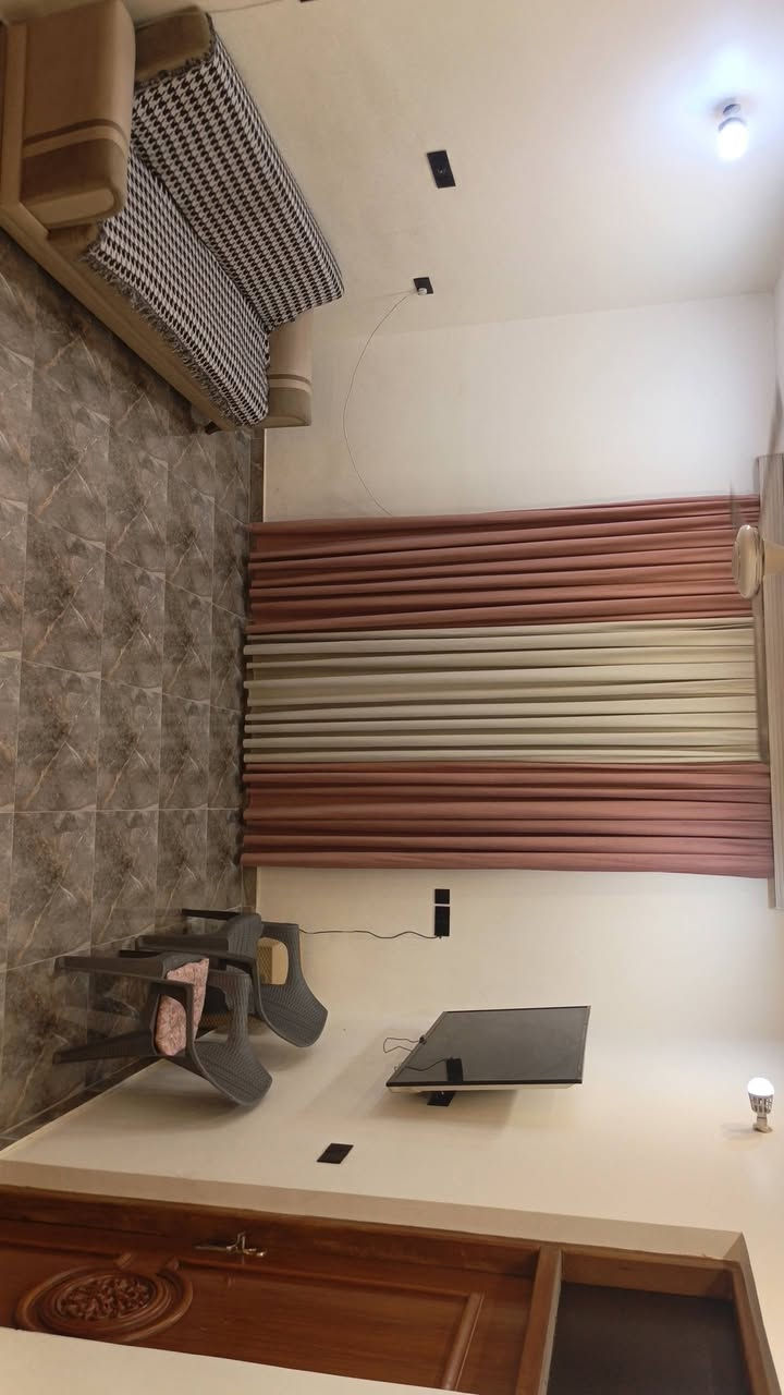 السلام عليكم بيت للبيع مساحه300متر بناءلبيت مساحه 160متر حديقه 140متر مساحه كليه 300متر بناء درجه اوله طابو صرف عنوان سلمان باك منطقه تصنيع قريب قاعة اوسكار قريب شارع عام بيت ركن استفسار ***********
