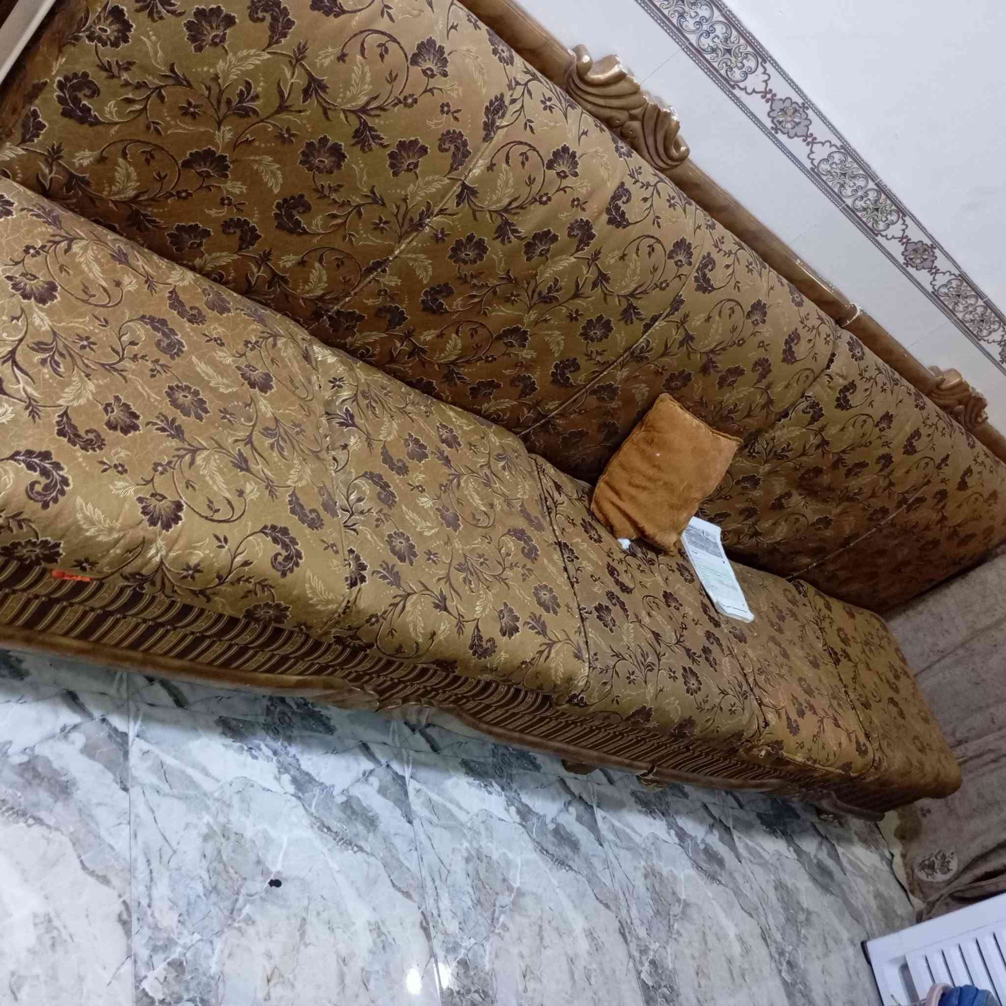 كنب • ١٦مقعد • نضيف