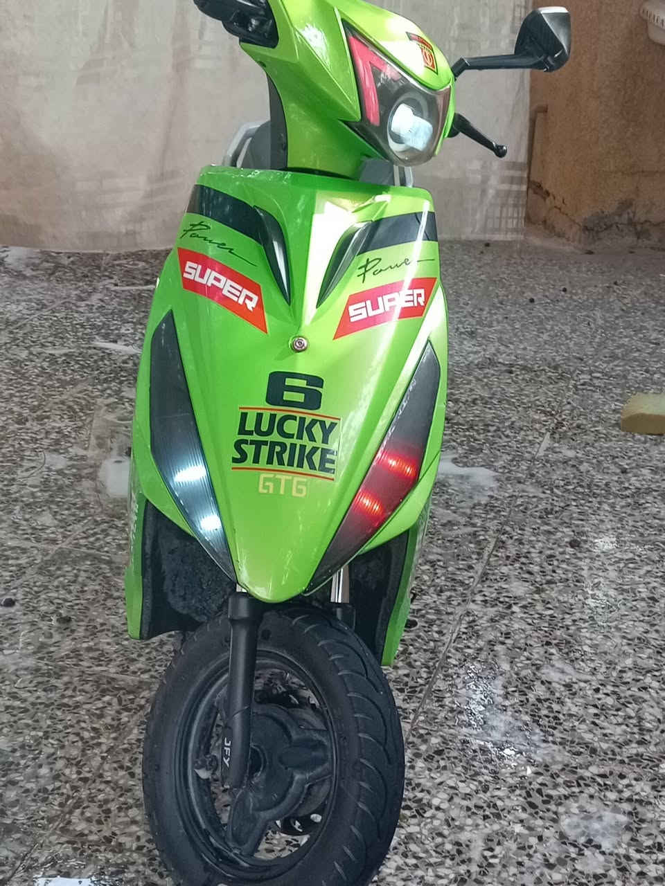 السلام عليكم
دراجة ماكس شحن 🛵
للبيع السعر 350 
دراجة نضيفة مابيه اي خلل 
مجرد يحتاجلهه بطاريات 
المكان بغداد حي الجهاد الديوان 
رقم الهاتف ***********
