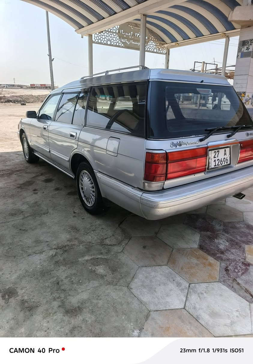 🚘 للبيع تويوتا كراون ستيشن موديل 1990
السيارة جديده بمعنى الكلمه ومواصفاتها:

- ❄️ تبريد أمامي وخلفي شغال
- 🔥 قطعتين تبريد  تدفئة شغال
- ماسحات وزرّاقات أمامية وخلفية كلها شغالة
- 💡 أضوية الصالون والداخل والأبواب كلها شغالة
- ☀️ فتحة السقف شغالة
- ✨ التنتة جديدة بمعنى الكلمة
- ✨ أرضية السيارة مخمل جديد
- ⚙️ مكينة وقير بحالة ممتازه بشرط
- حدادية جديدة
- 🛞 تخم تايرات
- ❄️ ثلاجة
- 🔒 سنترلوك للأبواب الأربعة والجنطة
- 🎨 اللون: سلفر
- 🚘 رقم السيارة: ذي قار – إنكليزي دولي
- 📍 السيارة حالياً: الناصرية – سوق الشيوخ
- 💰 السعر: 95 قفل
- ✅ كفالة عامة
- 📞 رقم الاتصال: ***********

✨ السيارة جديدة بمعنى الكلمة، وعلى الطبيعة أحلى من الصور. تعال شوفها بعينك واحكم بنفسك، وبيها خير إن شاء الله، والجاد يتفضل ويتدلل.

نص مكتوب في الصور:
- CAMON 40 Pro 23mm f/1.8 1/102s ISO400