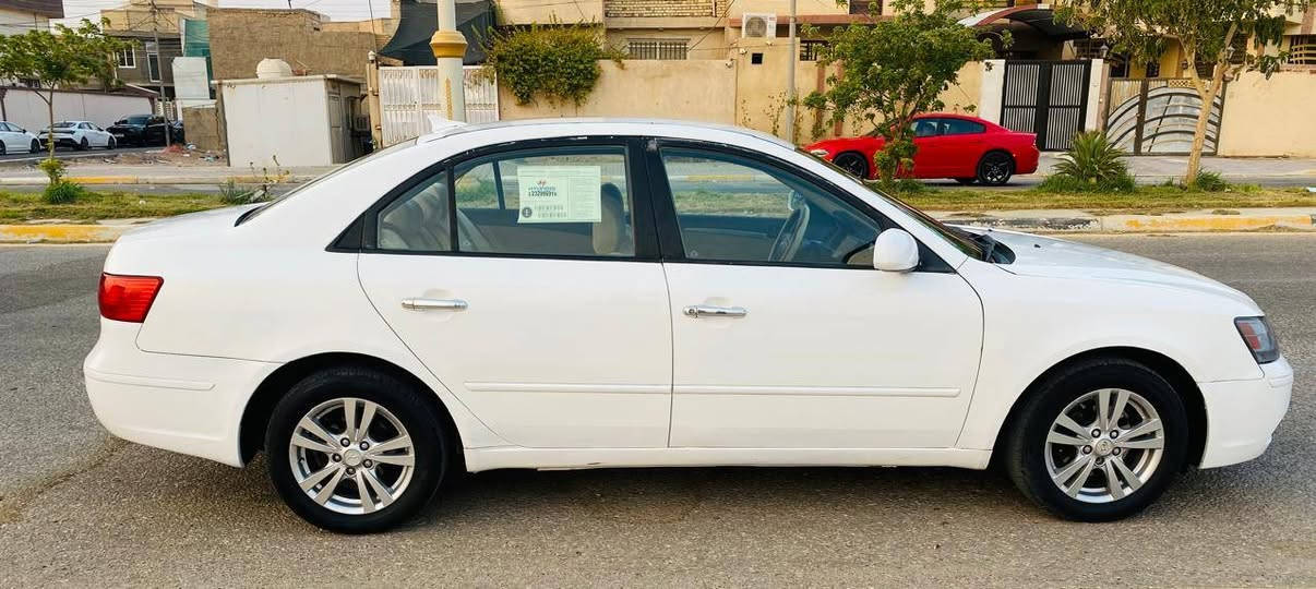 السعر 97 الاستفسار *********** هونداي سوناتا 2009 وارد امريكي السياره مكفولة كفاله عامه من الضربه  بيهه صبغ جماليه جراد  السياره جديده مكينه 2400 وكير مكفولة حداديه جديده تخم تاير جديده تبريد ثلج السياره نص فول شاشه جبيره تحكمات ستيرن داخل بيجي ويل كب كروم السياره جديده وجاهزة بمعنى الكلمه ماشيه 170 رقم كربلاء نكليزي  مكان السياره كربلاء
