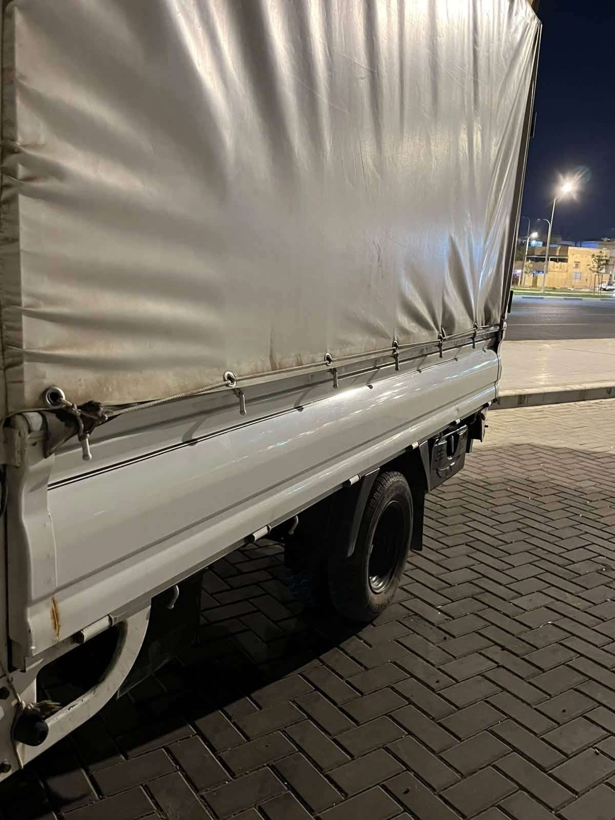 السلام عليكم بنگو مديل ١٨ بيها باب مبدل نفس اللون لا دواخل ولا اي شي  والباقي كفاله ماشيه ١٩٠ الف نثيه محرك ٢٧٠٠ مفتوح *********** مكاني بصره
