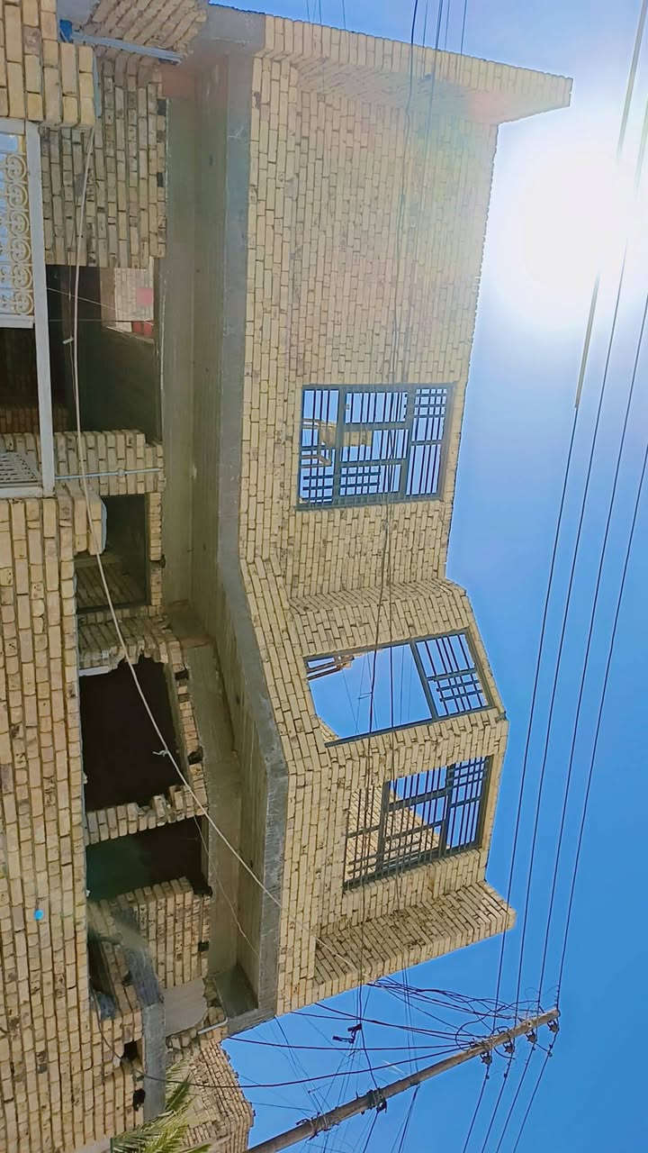 خلفه بناء متفرغ حالين رقمي بي وتساب ***********
