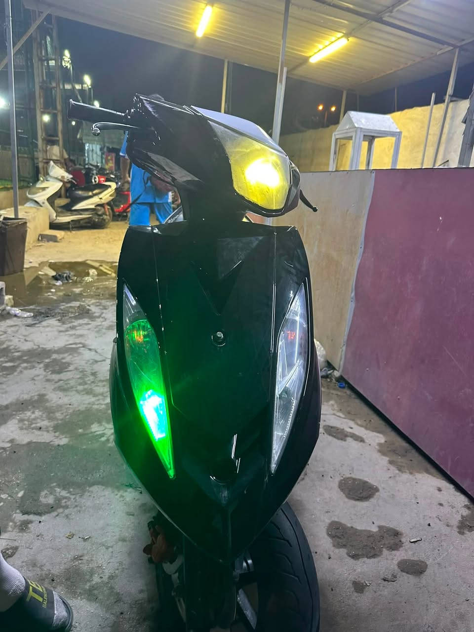 السلام عليكم دراجه للبيع GTR مكينه بلاديه ممفتوحه كفرات سود مختمه دراجه نضيفه موديل 12 مابيها شي مجرد قايش يرادله تبديل السعر 800
لو مراوس بعدله نضيفه التواصل على هاذ الرقم ***********

