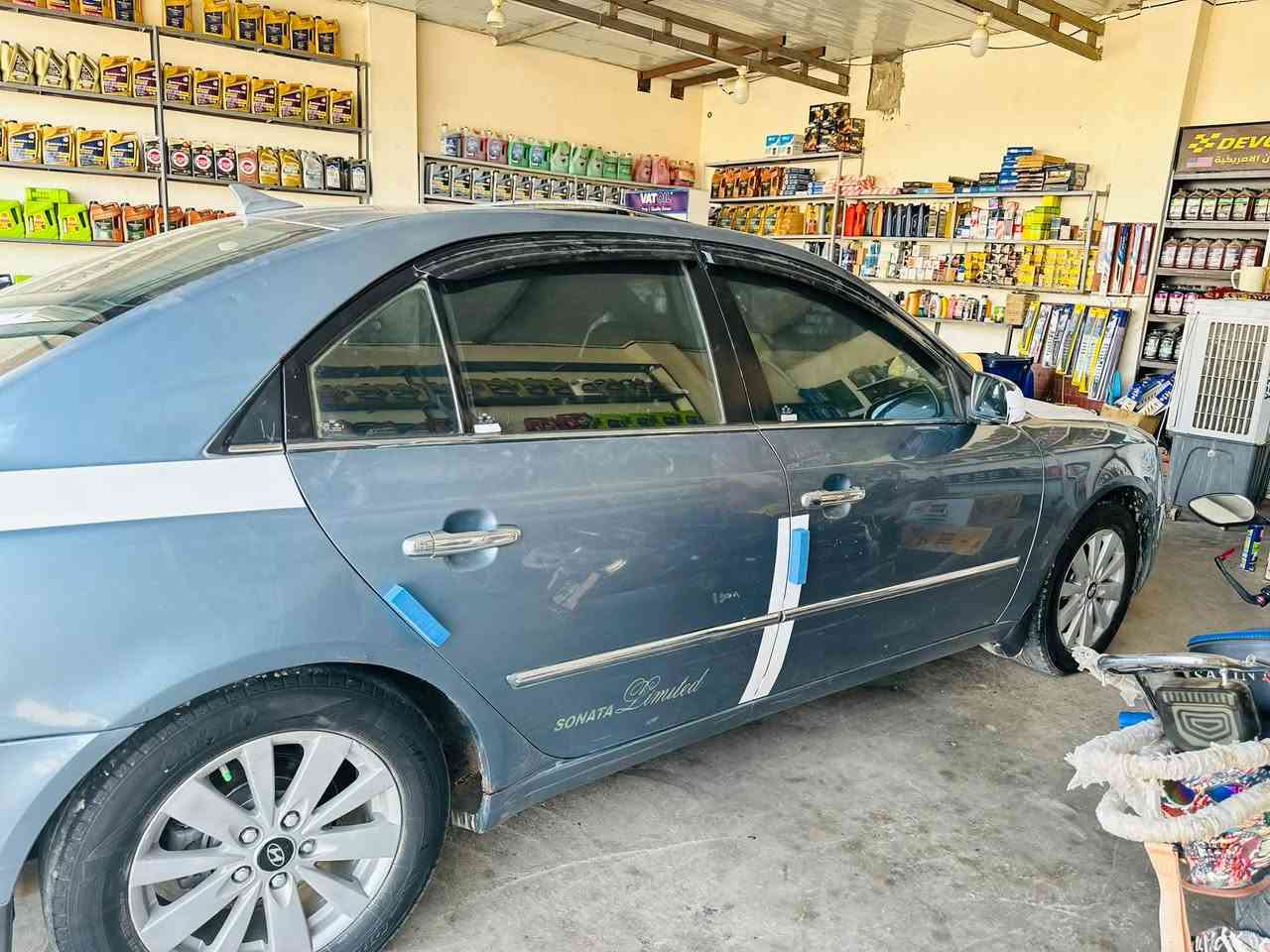 السلام عليكم 
سوناتا 2009 وارد أمريكي للبيع
محرك 2400
كشن كهرباء 
فتحه سقف 
تبريد ثلج 
السياره خير من الله
رقم أنبار إنكليزي تحويل مباشر 
بيها جاملغ وبنيد 
السعر 90 وبيها مجال 
مكان السياره الرمادي 
***********
