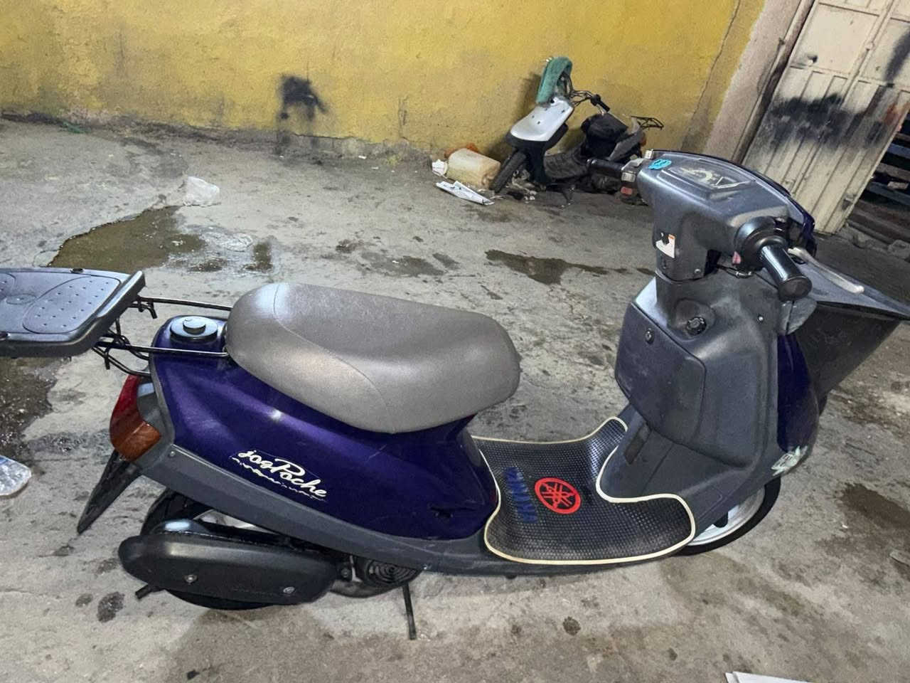 بزونه • ٢٠٠ • ٢٠٢٣