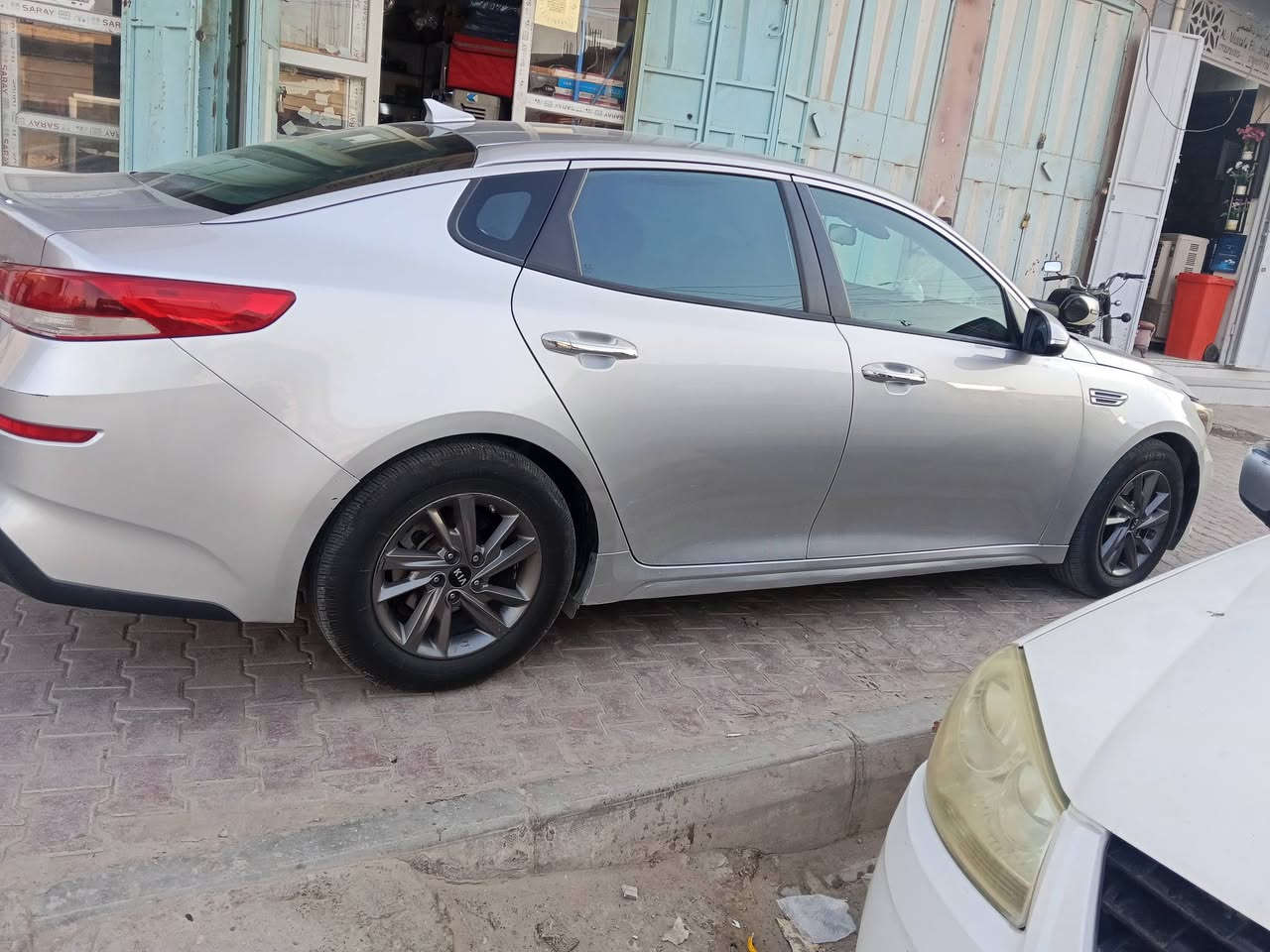السلام عليكم
كيا اوبتيما 2020 أمريكي 2400 معوقين باقي 10اشهر تصير حرة المالك يمي وعندي وكاله عامة بسمي حادث جاملغ وبنيد الحادث مرفق بالصور محرك كير شرط الشرط رادار اربع جهات مانع انزلاق توقف ذاتي تنبية قيادة تحكم جهتين اشاير بلمري  شاشة دمام السياره خير من الله تخم تاير حدادية تبريد تدفئه لايت زنون ماشية 127
جاهزة للاخير الله شاهد واحلى من الصور ب130 وبيها مجال قليل كلش 
مكاني الديوانية البدير 
***********
