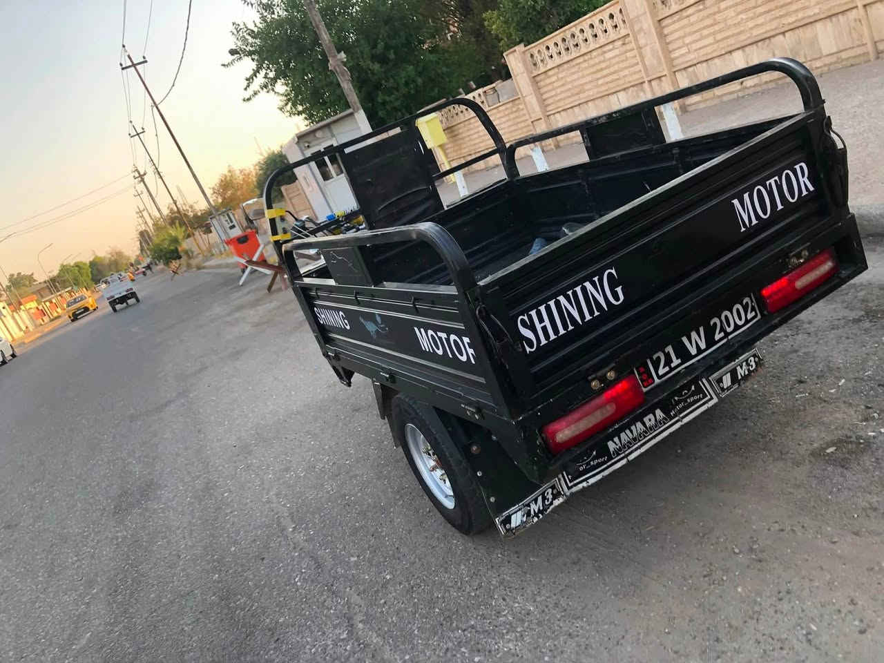 موديل 20 محرك 200 بالكرتون جديد لوك كهربائيات بشرط محرك وركبه بالشرط ستوته مصبوغ فقط جتف ابواب بدون صبغ كلو شرط كابريته جديده نكره سلف سعر 1350 مجال بسيط مكان ممدوده ***********
