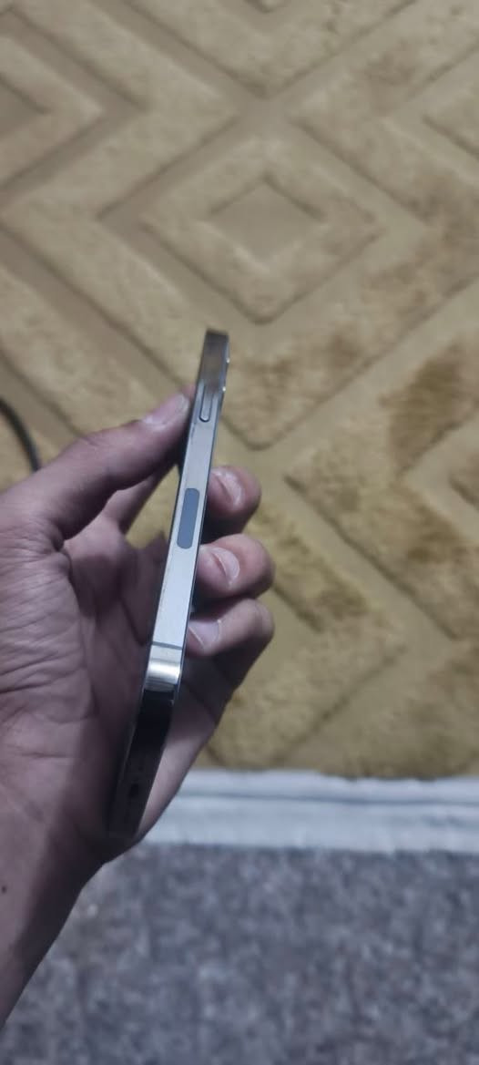 السلام عليكم ايفون 12 برو فقطط برووو بدون ملحقات
مبدل بطاريه وهذا الشي من جانبك والله الشحن كلش حلو وميصرف ابدد ومفطور الضهر مالته تخلي كفر كلشي ميبين الجهاز خير من الله كامرات اتصال كله شغال بطاريته ١٠٠ مصارلي هواي من بدلتها ذاكرته ١٢٨ الشاشه شخط مابيها الشاصي كلش نضيف السعر ٣٠٠ بي مجال جيتك لحد يكسر بلسعر رحم الله والديكم مكاني بغداد حي اور  الشراي يجيني واتس اب ***********
