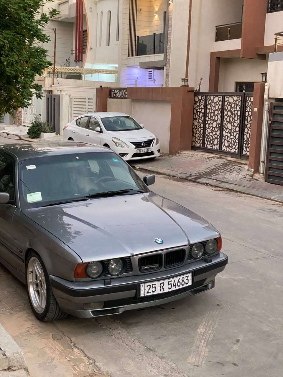 سلام عليكم
بيم دبليو 525 وارد يابان موديل 89 محدثه من دعاميه ل دعاميه 95 و كير و محرك و اكسل و ضفيره
 و عقل M5 و ويل وتاير 18 جددو اربع جامات كهرباء السياره نظافه 95% 
السياره متعوب عليها تبريد ثلج🥶
مكان السياره كركوك 
***********
