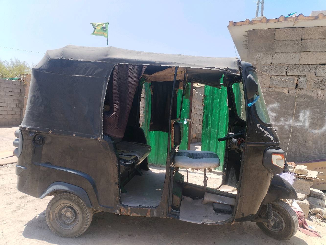 تكاتك للبيع بياجو نضيفه تجفيت جديد عوزها بس كرنك السعر مليون وبيها مجال قليل الشراي يتصل على هذا الرقم ***********