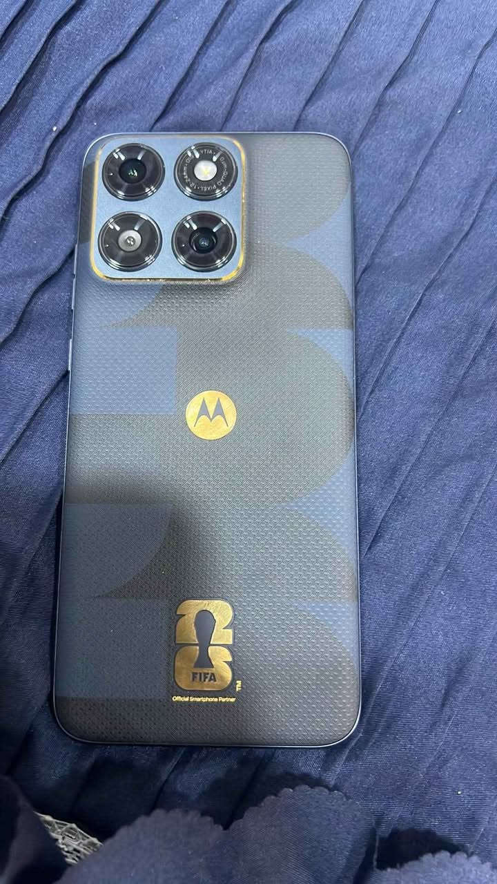 📢 للبيع | Motorola Edge 70 Fusion 5G (نسخة كأس العالم الخاصة 🏆) يجي بكج مثل الي ب الصور مع سماعات انكر.
​جهاز بحالة ممتازه بنظافة 100% وبكامل ملحقاته الأصلية.
​⚙️ أهم المواصفات:
• المعالج: Snapdragon 7s Gen 4
• الذاكرة: 256GB
• الرام: 8GB
• البطارية: 7000mAh
• الشحن: سريع جداً 68W TurboPower
• الشاشة: pOLED بتردد 144Hz
• الكاميرا: 50MP رئيسية مع مثبت بصري OIS + كاميرا سيلفي عالية الدقة
• الصوت: ستيريو بدعم Dolby Atmos
• النظام: أحدث نظام Android 16
• الحماية: بصمة داخل الشاشة + مقاومة للماء والغبار
• المميزات: يدعم 5G، النسخة الخاصة بكأس العالم (World Cup Edition)
​📌 الحالة: نظيف جداً جداً وبكامل أغراضه والكرتونة.
📍 الموقع: بغداد.
​📩 للطلب أو الاستفسار يرجى التواصل عبر الخاص أو الاتصال على الرقم: [***********]
السعر 450 الف رجائا الي يراسلني تره مو نسخه العاديه هذا نسخ محدوده.سعر الجديد اغلى. بغداد, العراق
