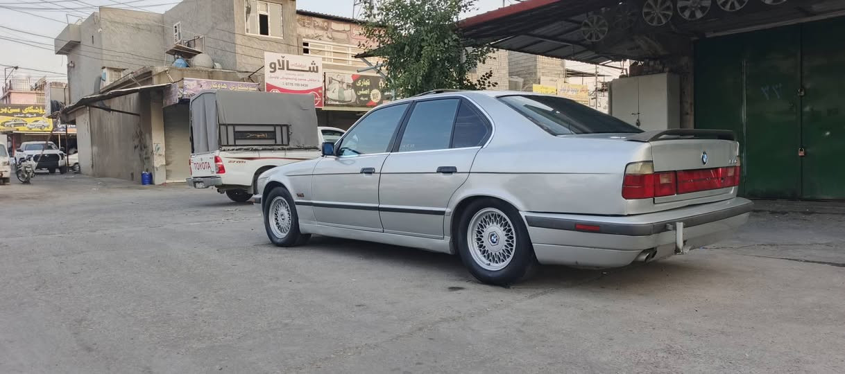BMW 1991 فول فوله ئارمی هەولیر بە شەرتی ئارمو ئەوەلیاتو خەرامە
***********  سلێمانی
٤جام کارەبا
سلاید
 مەکینە عەدلی بێ دیجیتال ٢٠
ویلی ئەمریکی 
ناو رەشی 
هەر ٤ بەرگی دەرگاو داشبلی لوک  
گێر عادی
بیدەعم
ئالو کور بە شاهینە السليمانية, العراق
