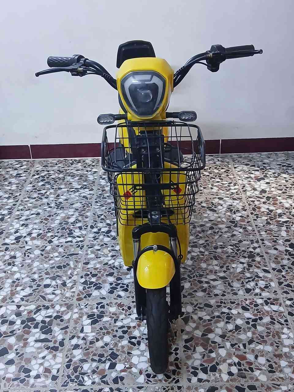 السلام عليكم 
دراجه شحن للبيع 
دراجه اي نقص مابيها فقط بطاريات عطلانه 
عنواني بغداد مدينه الصدر  
الاستفسار ***********
سعرها  200
