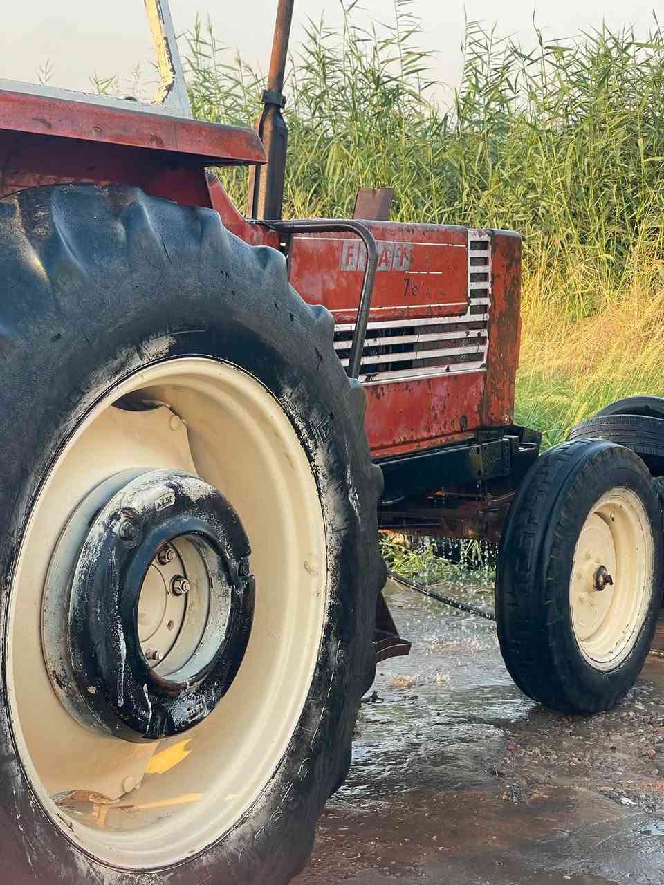 مكينه افيات موديل 82 محرك افيكو مال حمله 
مكفوله رقم وسنويه 
المكان ديالى المقداديه استفسار اكثر اتصل على الرقم 
***********
بدون تحويل 
لسعر تسعه 9 وبيها مجال

نص مكتوب في الصور:
- اليوم ٤:٥٩ م ٥:٠٤