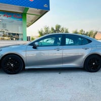 بسم الله الرحمن الرحيم تويوتا كامري موديل 2025 SE (هايبـرد / Hybrid)  ...