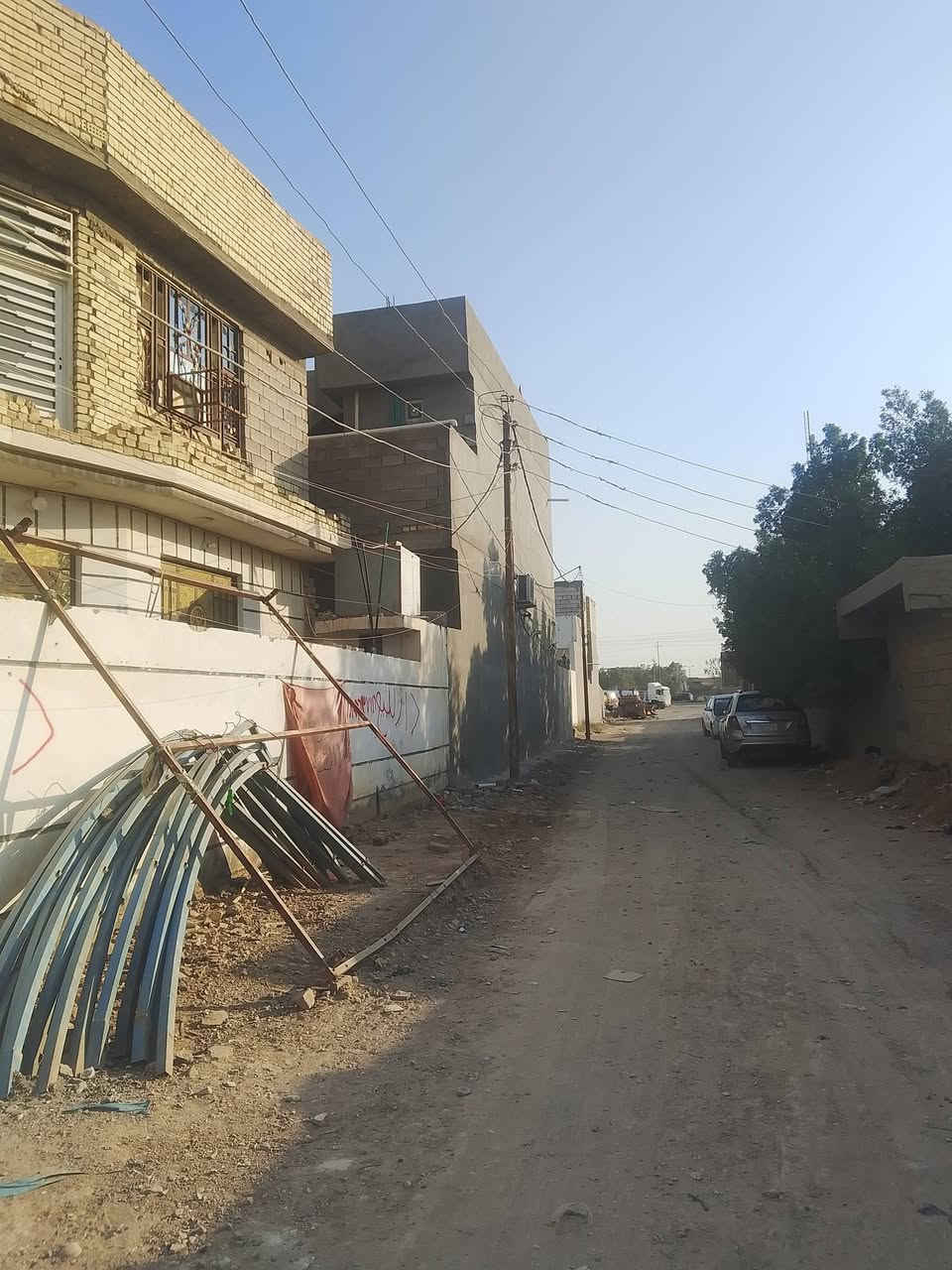 السلام عليكم يوجد دار للبيع منطقه خماس شارع بيت الداور المساحه 160 م مقابيل حي العسكري المستوصف حي العسكري الاتصال اللي يحب يتصل هذا رقمي ***********
