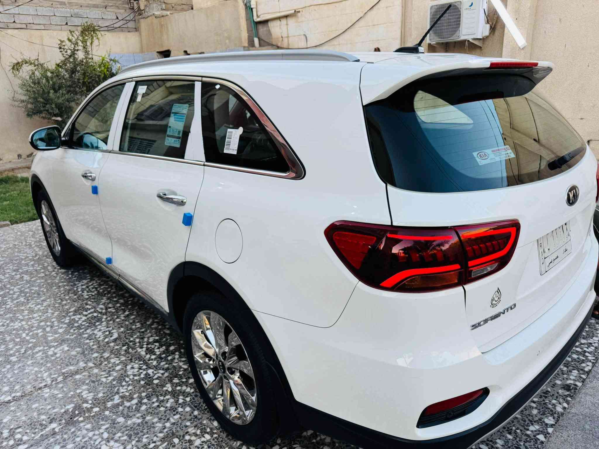 للبيع *********** السعر 203 سورنتو موديل 2019 خليجي رقم بغداد مشروع وطني محرك 6سلندر وضع شركة مامفتوح مكفوله عدا  صبغ ربع الجنطه فقط بدون اي داخل سونار مرفق مواصفات جنطة كهرباء دبل شباك لد امامي وخلفي حساس امامي وخلفي كشنات جلد وكهرباء حساس امامي وخلفي مع مودات قياده السياره جديده كير ومحرك بحالة جيدة تبريد جديد تخم تاير جديد حداديه وضع شركة السياره جديده وجاهزه السعر 203مكان السياره كربلاء المقدسة
