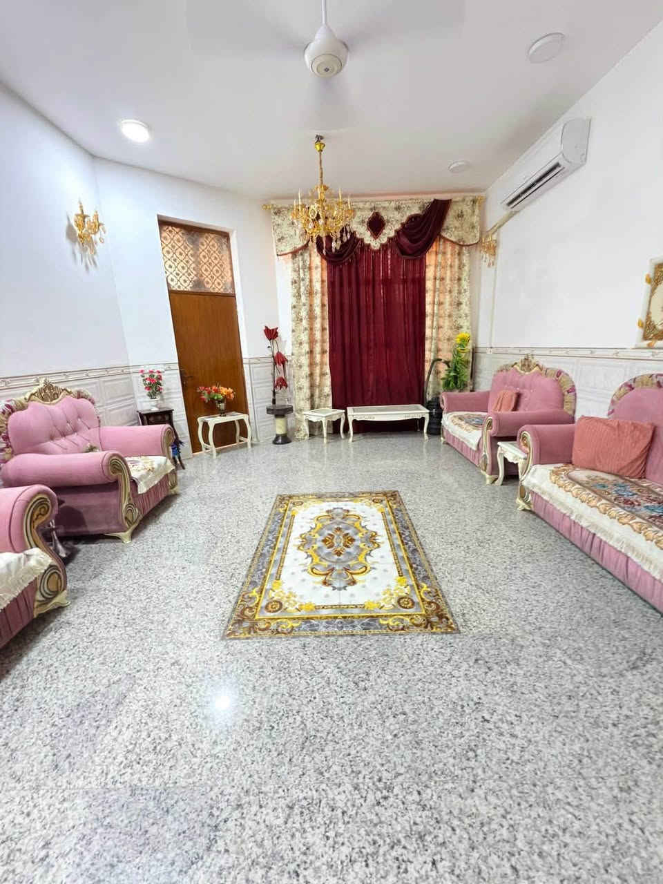 ⭕️دار للبيع في حي الامام قريب من شارع الضغط 

⭕️المساحة ٣٠٠م طابو صرف 

⭕️بناء حديث ٢٠٢٣ 

⭕️الطابق الارضي يحتوي على صاله وهول ومطبخ وغرفتين نوم ومجمع صحيات 

⭕️الطابق الثاني يحتوي على ثلاث غرف نوم ومجمع صحيات 

📞 لطلب السعر والتفاصيل: مراسلة الصفحة أو الاتصال على الأرقام أدناه.

🔹 نستقبل جميع عروضكم السكنية 🏠 والتجارية 🏢 في كافة مناطق الحلة.

……………………………..

📍 للمزيد من المعلومات:
مراجعة مكتب بابل للعقار الكائن في شارع ٦٠، مقابل حلويات ريف دمشق أو كراج ناجي كماش سابقًا.

☎️ للاتصال:
*********** — أبو أحمد الأسدي
*********** — أحمد الأسدي
*********** — أمير الأسدي
