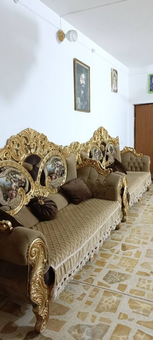 قنفات ملكية للبيع 🛋️✨
قنفات ملكية مرتبة ونظيفة للبيع، مناسبة للبيت والصالون 🌷
💰 السعر: مليون ونص فقط
📍 المكان: الكوفة – حي ميسان

للجادين فقط، والاستفسار والتفاصيل مراسلة خاص 📩
السعر قابل للتفاوض بالمعقول.
التواصل على الرقم /  ***********
