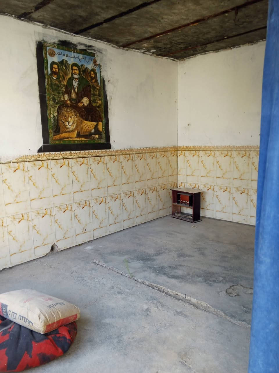 البيت لليجار المساحه ١٠٠ متر 
العنوان حله مفرك عنانه سنجار خلف 
معمل البلاستك الاتصال عل رقم ‏‪***********‬‏
