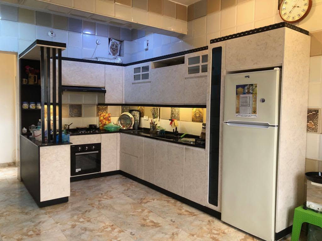 بسم الله الرحمن الرحيم
مساحة ٣٠٠ متر واقع حال ٣٣٠ متر
الواجهة ١٣ متر 
نزال قيناص
سنة البناء ٢٠٢٣ 
عرض الشارع ٦ متر 
سند زراعي ٢٥ 

الطابق الأول : غرف ٢ احدى الغرف سويت  + استقبل + هول + مطبخ حار بارد + مجمع صحيات + مناور ٣ 
الطابق الثاني : ٢ غرفة + كلدور + مجمع صحيات 
يحتوي حديقة امامية ٧ × ٣ 
صحيات خارجية 
كراج سيارة واحدة
مكان المنزل زوير الغربي قرب مشروع الماء او طريق كربلاء الكسرة الحادة قبل سنجار 
رقمي *********** 
متوازي عالبيع والشراي ما ارجعة حلة, بابل
