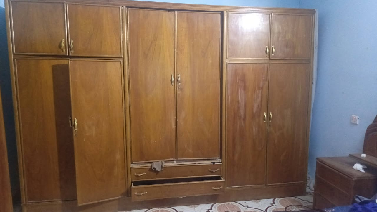 السلام عليكم اغراض منزل للبيع
ثلاجة شبه جديده 250 اللف 
طباخ  4 مشاعل 100 اللف  نقص الجامه الفوك فقط 
كاونتر سنك مرمر 250 اللف
غساله 15 كيلو 100 اللف
سبلت جنرال مشدود 2 طن 250 اللف
تخم عشر مقاعد خشب قوي 200 اللف 
غرفة اخشاب عراقية 150 اللف 
جهاز جري 50 اللف بي عطل بالكارت 
ميز طعام بدون كراسي ب25 اللف 
فرن كهربائي 100لتر ب 50 الف 
مرشحة ب20 اللف 
سخان ماء حجم صغير  استعمال موسم واحد ب30 الف 
مبردة كونفيرا نوع نوفا 50 الف 
وبعد عندي نواعم للي يحب يتواصل وياي 
مكاني بغداد .المحمودية . ناحية الرشيد 
واتساب او اتصال ***********
