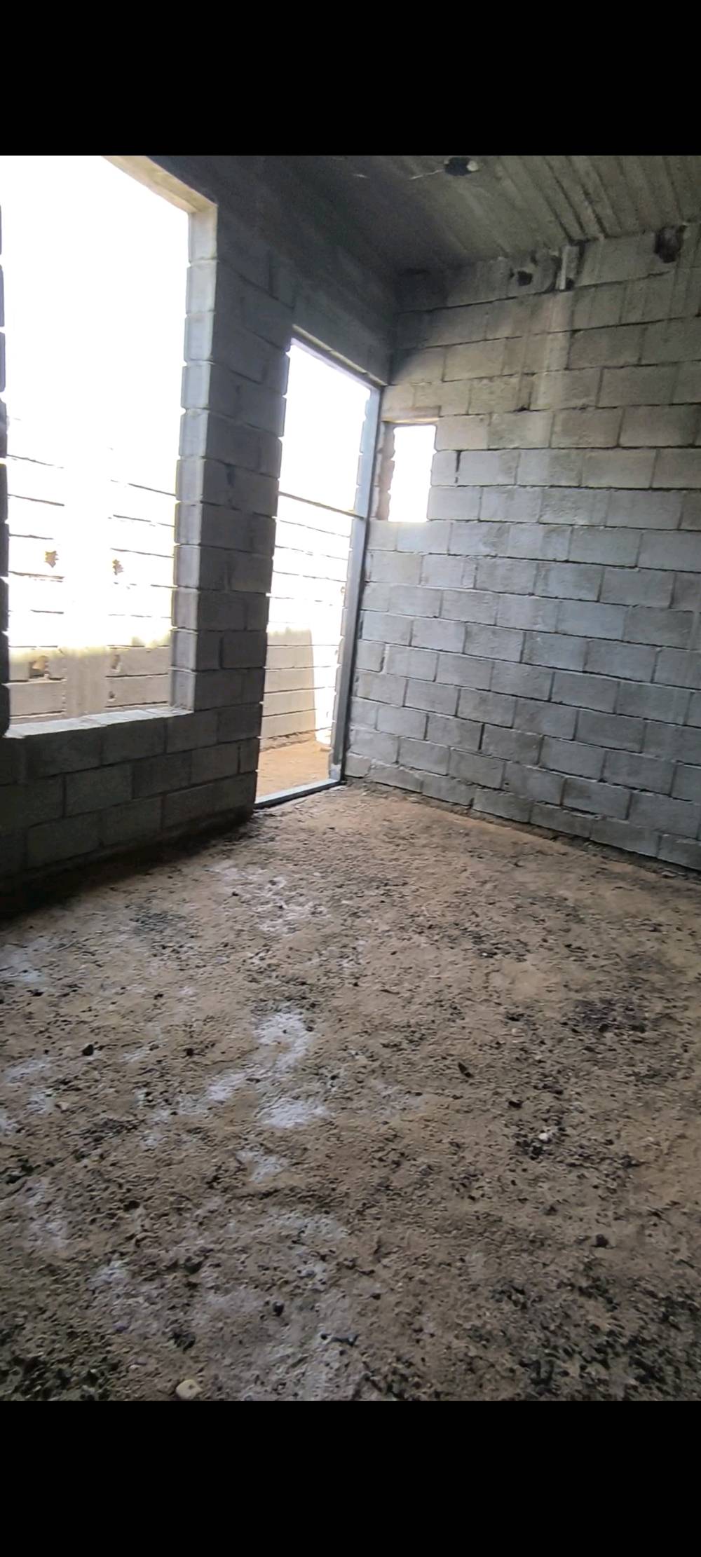 السلام عليكم بيت هيكل وقف سني أصولي 100%  140 متر ركن علا شارع 12 متر وبضهر البيت نهر جاري صغير يعني مجاريك انساهن مدى الحياة ترتاح غرفتين + صاله + مطبخ + استقبال + وطارمات 2 وحده بلأمام وحده بالخلف / وحده من الغرف بيها حمام البيت تعبان عليه وما مشتغله شغل مخربط فقط هيكل مصبوب صبه براسها حظ تأسيس خريطة سطح ممتازه مكان البيت أبي الخصيب محيله طريق سيد حامد مقابل مدينة الأندلس السكنيه بيع جدآ مستعجل يشهد الله عندي ضرف سعره 40 وبالنسبه لشغل الداخل 15 مليون يكملو ألك من كلشي خلال شهر ونص تريد ادزلك فديو ع الواتس للاستفسار اكثر *********** // *********** وللأمانه مكانه كللش حلو وما ناوي أبيعه بس بعد الحمدلله .. وحياكم الله كل الهلا .... للمعلومه الماي عسل وعلا مدار الساعه ضخ بدون ماكور لأن البيت قرب محطة تحليه محيله الأهليه العملاقه
