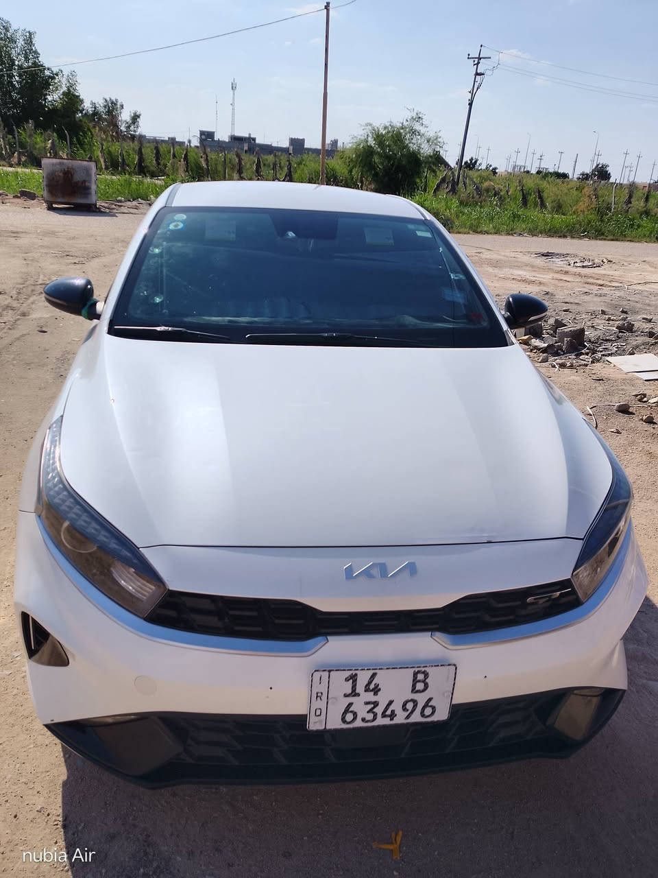 كيه فورتي 2023
سيارة بيها باب و مدكر وباقي كفاله 160بيها مجال 
***********
