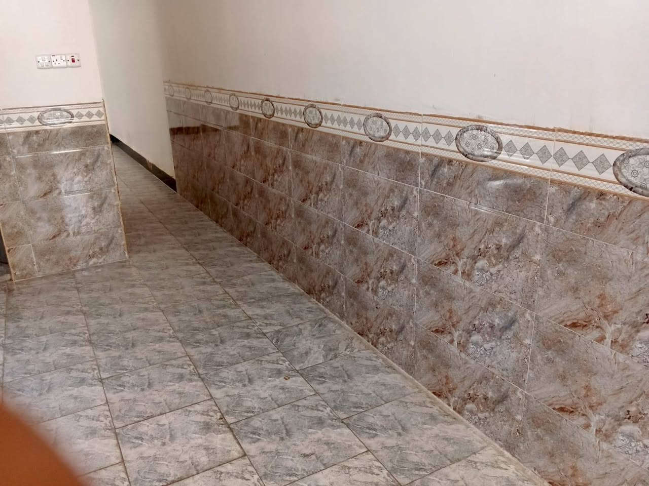 مشتمل خلف مجمع الرحاب على شارع 20 جاهز من كلشي مولد وطنية كيزر تانكي ماطور نظيف جداً بعده ما مسكون السعر ٣٧وبي مجال 
***********واتساب فقط
