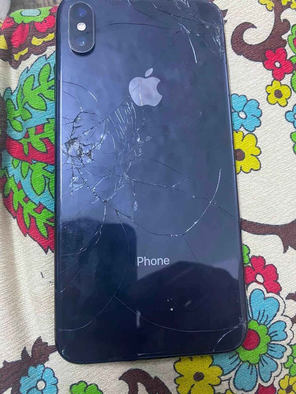 اكس ماكس شرق اوسط شرط ٢٥٦ بطاريه امبدلها بيدي فيس ايدي يحتاجله ٣٠ يرجع يشتغل ضهر مفطر او شاشه بيها فطر مماثر عليه ضمان شكد متريد سعره ٩٠ الف مكاني بغداد ***********
