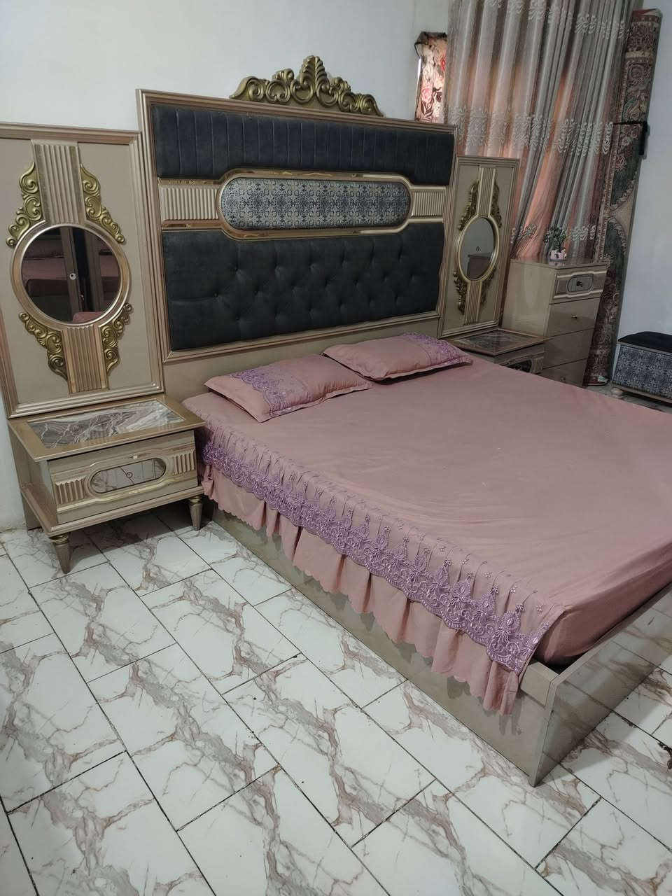 السلام عليكم غرفه تركيه للبيع السعر ٨٥٠ وبيه مجال اي استفسار واتساب ***********
