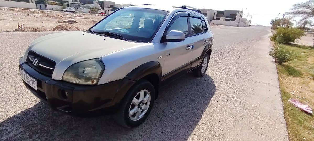 السلام عليكم
للبيع هونداي توسان 2005

محرك وگير مكفولات 

6سلندر 

دفع رباعي 4×4

مثبت سرعه 

كامره خلفيه 

كشنات تدفئه 

تبريد ثلج وبعد معروفه مواصفات ال 6سلندر 

بيهه فقط صبغ بنيد بدون حادث وبدون كلشي بأسمي 

السعر 95 وبيهه مجال 
للاستفسار ***********
