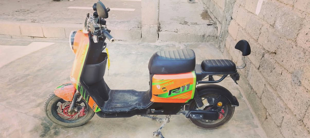 R11 ٢٠٢٥ • بطارية ٣٢ أمبير • سرعة ١٢٠
