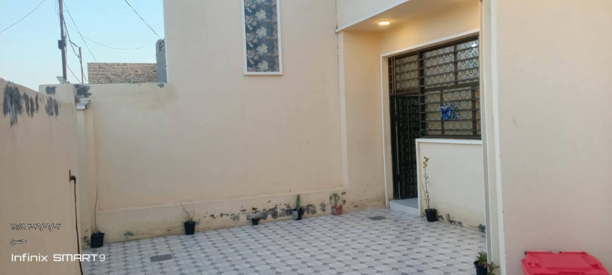 سلام عليكم
بيت للبيع
سند 25معاملة ماشية 
مساحة 200
ساحة كراج
ستقبال كبير
صالة كبيره
غرفتين نوم كبار
صحيات داخلية وخارجية 
ممرات ثنين
مطبخ كبير 
بناء حديث 2025
السعر ع خاص او ع تصال ***********
***********
مكان مجمع توحيد العفلوكي حي الفرات
