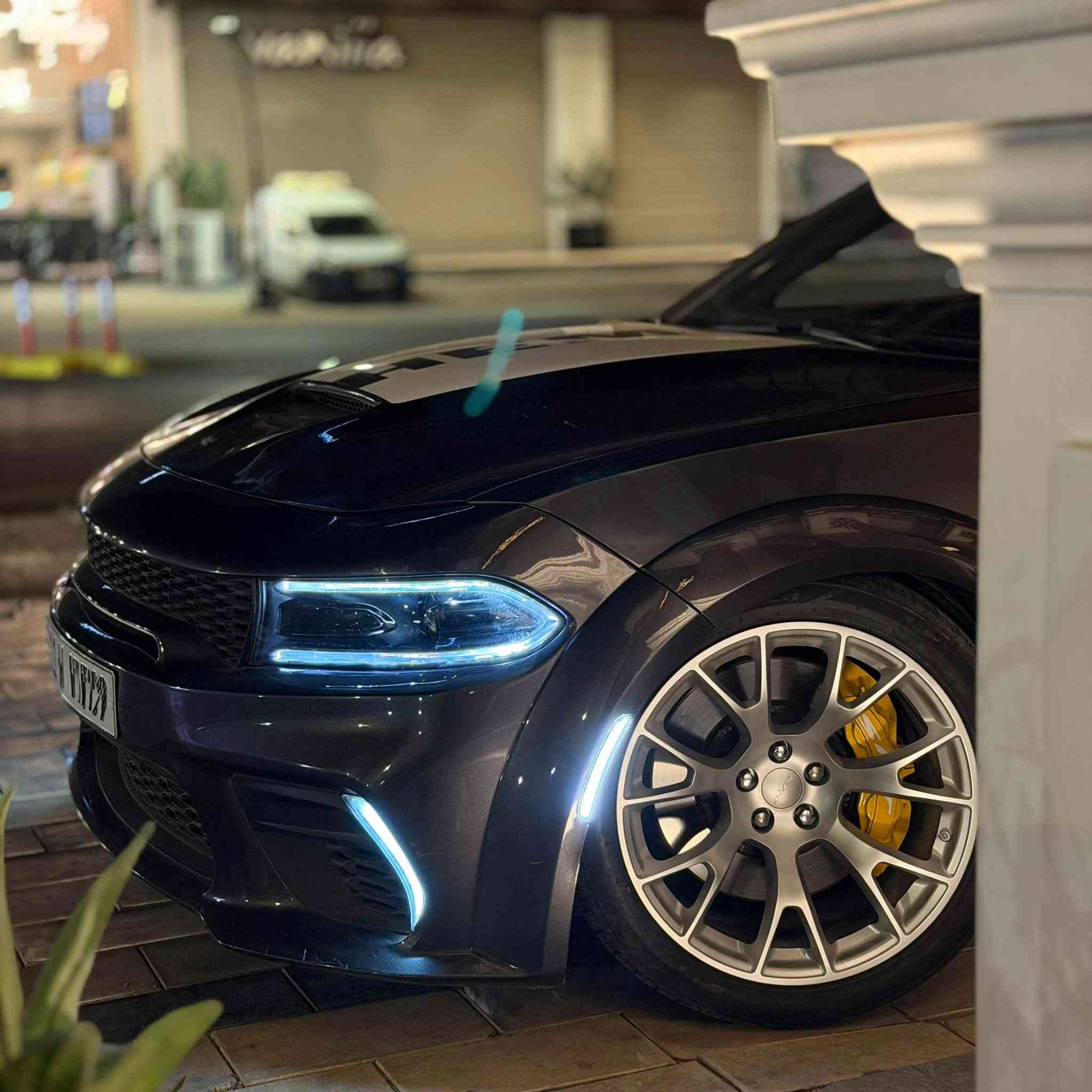 جارجر سكات باك 2023 وايد بدي السمينة
النداء الاخير 
المواصفات : 
فتحة 
رادار جانبي 
رادار امامي
شاشة carplay
بصمة
حساسات خلفية
ستيرن كهرباء
كاميرا خلفية
خزن ميموري للكراسي
كراسي تدفئة و تبريد
تدفئة ستيرن
تشغيل عن بعد
شفتات ستيرن
سستم هارمن
مود eco و normal و sport و track
تحكمات ستيرن
جلد و مخمل
كرسي كهرباء
قطعتين تبريد
ويل SRT
فجوج بريمبو 
ماشية 15 الف 
وباقي مواصفات الفول 

محرك 8 سلندر 6400 بلادي حتى حجر البيئة مالتة
لا برمجة ولا شي

صبغ 5 قطع 
سونار عندي

سعرها 233 
للبيع او مراوس شعندك راسلني 

مكان السيارة بغداد 
***********
