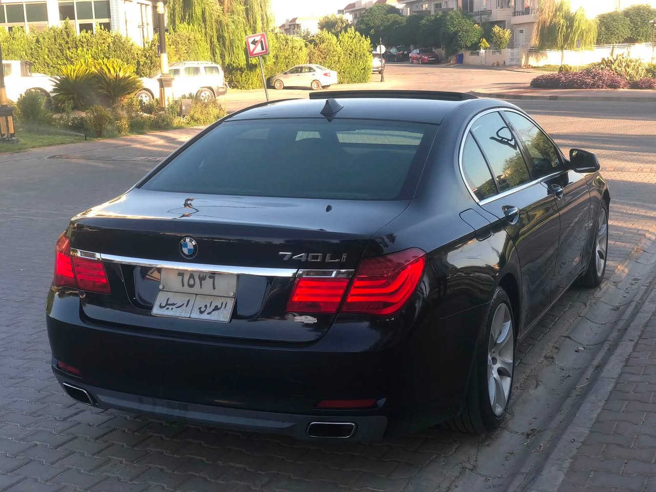 السلام عليكم bmw 740 il
موديل ٢٠١٠ السياره وكاله العروش دتنباع من المالك الثاني السياره حديده بمعنى الكلمه كلشي بيهة عل وضعيه الشركة وفول فول مواصفات 

المواصفات :

داتا شو 

اوتو بارك 

رادار 

تحديد مسار 

ناضور ليلي

ثلاجة

سيدي جنجر 

كشن تدفئة +تبريد

داخل مشمي 

كامرات

صندوق كهرباء

ابواب شفط

لايت داينمك

تنبيه المنطقه العمياء

٥ فصوص يعني ماكو اكثر من هيج مواصفات السياره كامله ماناقصهة شي وخليجية واكو بعد هواي شغلا بيهة اهل المصلحة يعرفون شنو مواصفاتهة سعر السياره ١٨٥ ورقه وقابل للتفاوض 

للاستفسار :***********
