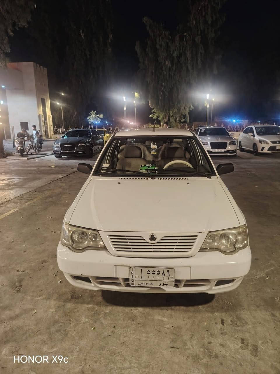 سايبا للبيع.. سيارة نظيفة وخير من الله 🚗✨
​السعر: 33 ورقة (وبيها مجال قليل للطيبين)
​المواصفات:
​قفل مركزي
​تبريد ثلج ❄️
​مسجل بلوتوث 🎶
​كابون بنزين
​البودي: بيها حزام للجمالية فقط، بدون قطرة معجون.. السيارة نظيفة وجديدة.
​الملاحظات: بيها أثر نفخ بسيط (السيارة منصوبة وجاهزة).
​📲 للتواصل: *********** (الرقم بيه واتساب

نص مكتوب في الصور:
- HONOR X9c