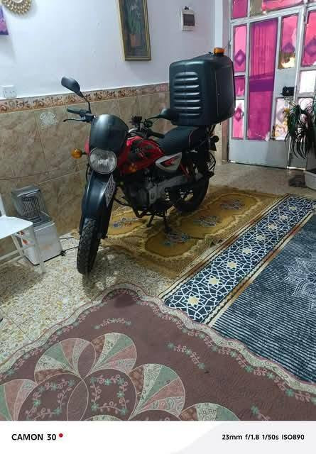 السلام عليكم دراجه بوكسر للبيع موديل 21 نظيفه كلش رقم سنويه تحويل ثاني يوم السعر مليون و 850 وبيها مجال بسيط ما بيها اي نواقص قبل تطلع لي الشغل المكان بغداد جديده الرقم ***********
