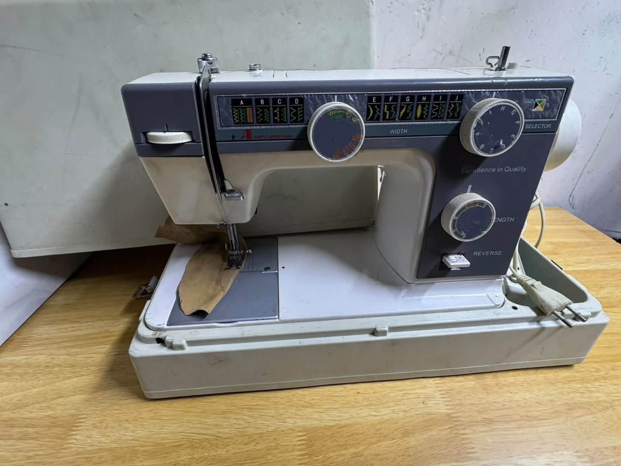 مكينة برذر خياط وتطريز  نظيفة جدا سعر 90 الف 

***********
