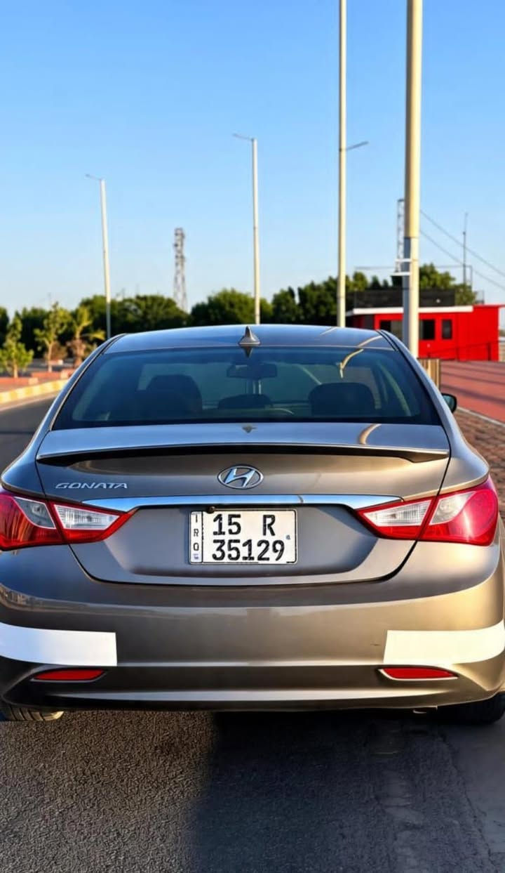 للبيع 🚗✨
​نوع السيارة: هيونداي سوناتا
الموديل: (  /2013 / )
اللـون: رمادي (رصاصي) مميز

المواصفات:
​محرك قوي واقتصادية في الوقود.
​تبريد مركزي وشاشة معلومات.
​التكييف والصيف والشتاء بحالة ممتازة.
​الداخل نظيف ومتناسق.

الموقع/الانبار -الرمادي

 سعر  تصال ع رقم  /***********
***********

العداد/86000
المحرك/2400مرغوب
الصبغ/قطعه واحدة
