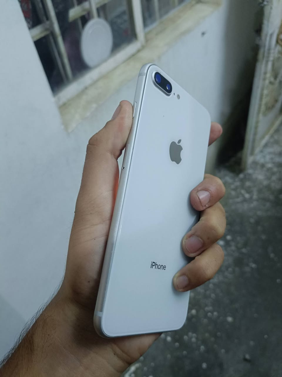 ايفون 8 بلص لوك كل عيب مابي
كله بلادي بس بطارية مبدل 64 كيكا 
السعر 110 وبي مجال بسيط للشراي 
*********** بي واتساب

