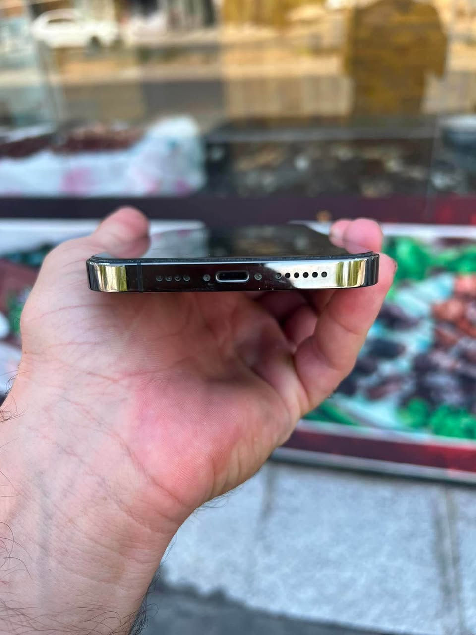 IPhone 14 Pro Max zor xawen nakrawa bashart battary 87biladi 128gb 1sim ba zaman أربيل, العراق

نص مكتوب في الصور:
- 11:41
- LTE 13
- Pil Sağlığı ve Şarj Etme
- Telefon pilleri, şarj edilebilir bütün piller gibi eskidikçe performansı azalan tüketim mallarıdır. Daha fazlası...
- Maksimum Kapasite
- %87
- Bu, yeni pile kıyasla mevcut pil kapasitesinin ölçüsüdür. Düşük kapasite, şarjdan sonra kullanım süresinin azalmasına neden olabilir.
- En Yüksek Performans Yeterliliği
- Yerleşik dinamik yazılım ve donanım sistemleri, iPhone'unuzun pilinin kimyasal olarak yaşlanması gibi görülebilecek performans etkilerini engellemeye yardımcı olabilir.
- İyileştirilmiş Pil Şarjı
- iPhone, pilin eskime hızını yavaşlatmak için günlük şarj etme rutininizi öğrenir, böylece telefonunuzu kullanmaya ihtiyacınız olana kadar %80 oranını geçince şarj etmeyi durdurmak için bekleyebilir.
- Temiz Enerji ile Şarj
- iPhone, bölgenizde daha düşük karbon emisyonlu elektrik kullanılabildiğinde şarj etmeyi seçerek karbon ayak izinizi azaltmaya çalışır. iPhone, onu kullanmaya ihtiyacınız olmadan önce tam dolması için günlük şarj etme rutininizi öğrenir. Daha fazla bilgi...
- Koyu Mod Kapalı
- Night Shift Kapalı
- True Tone Kapalı